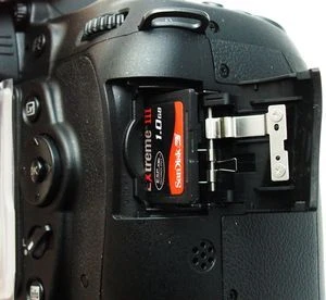 Nikon D90 mit Objektiv AF-S DX 18-105mm 3.5-5.6 G ED VR