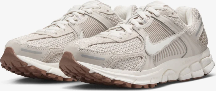 Nike Zoom Vomero 5 light orewood brown/metallic silver/gum medium brown/sail (Damen)