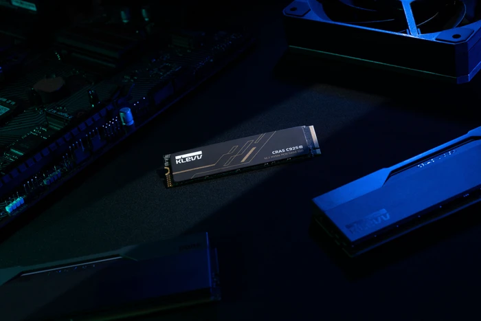 Klevv Cras C925G 2TB, M.2 2280 / M-Key / PCIe 4.0 x4, Kühlkörper