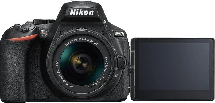 Nikon D5600 mit Objektiv AF-P DX 18-55mm 3.5-5.6 G VR und AF-P DX 70-300mm 4.5-6.3 G ED VR