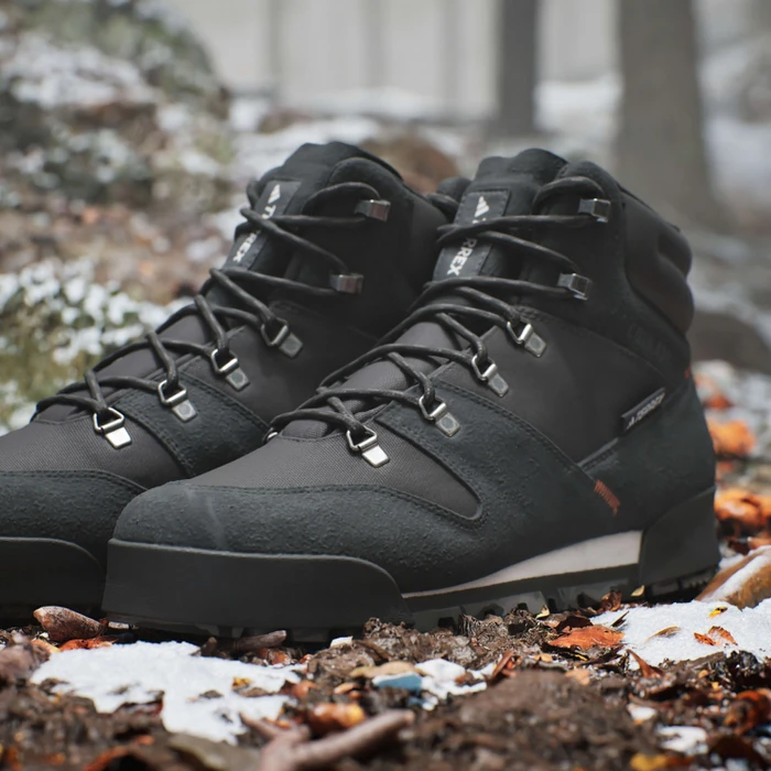 adidas Terrex Snowpitch Cold.RDY core black/semi impact orange