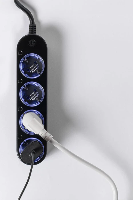 Shelly Power Strip 4 Gen4, 4-fach schwarz, 3500W, Typ F, Smart-Steckdosenleiste
