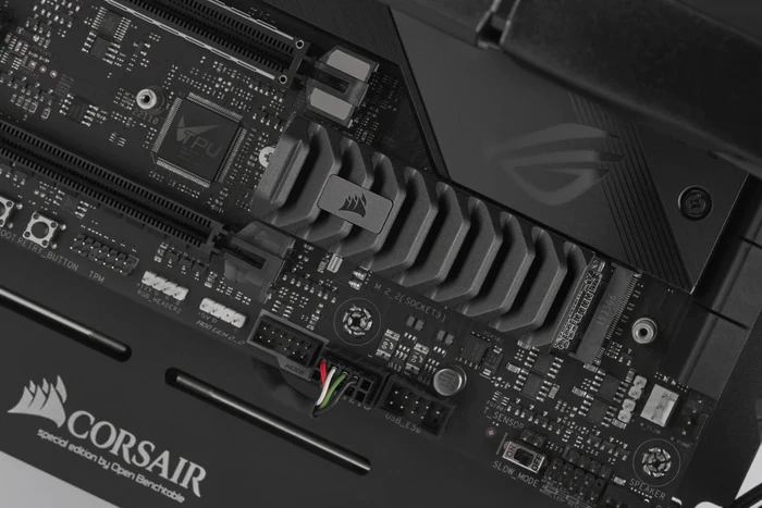 Corsair Force Series MP600 Pro XT 4TB, M.2 2280 / M-Key / PCIe 4.0 x4, Kühlkörper