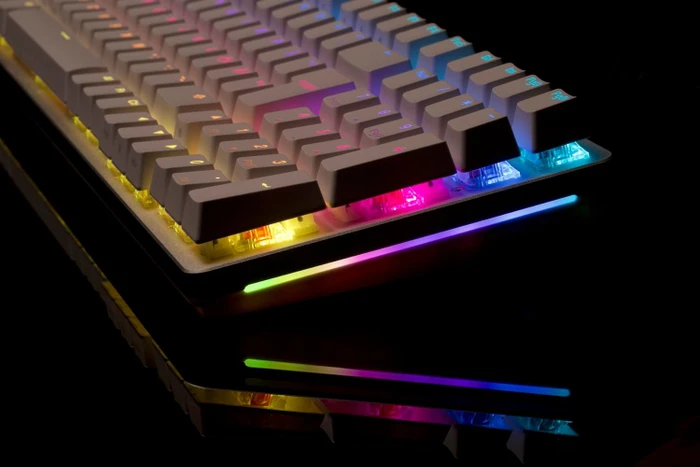 Glorious GMMK 2 Full Size, 96%, weiß, LEDs RGB, Glorious Fox Linear, USB, UK