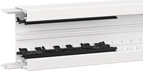 Hager Brüstungskanal-Unterteil Profil Geräteeinbau BRN 68x130mm aus PVC in vweiß
