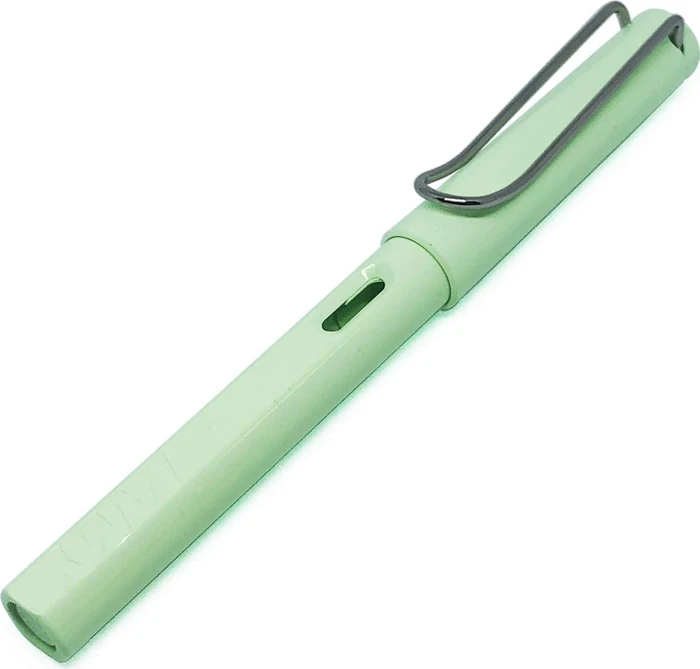 Lamy safari pastel mint, rechte Hand, mittel