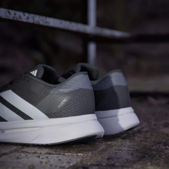 adidas Adizero SL2 core black/cloud white/grey five (Damen)