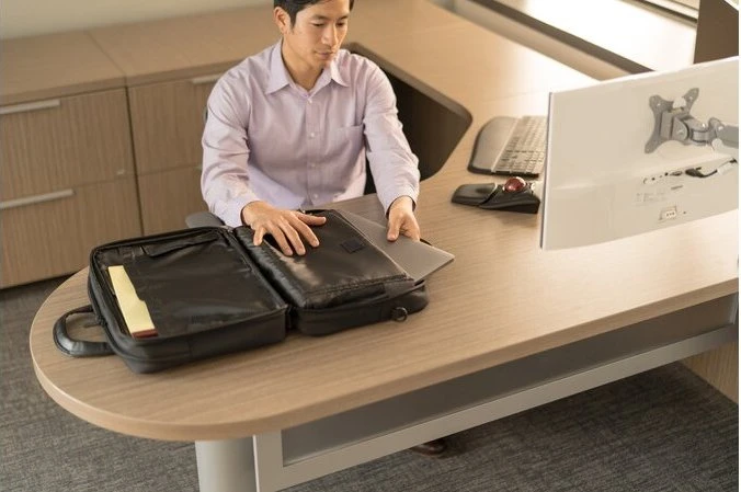 Kensington Contour 2.0 Business 15.6" Laptop Tasche schwarz