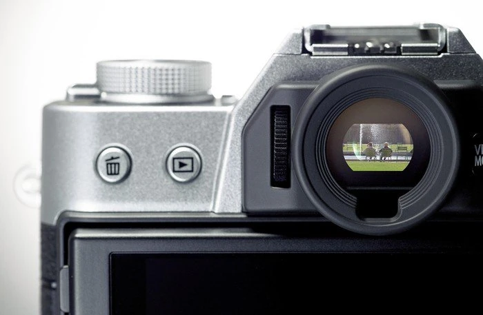 Fujifilm X-T10 silber mit Objektiv Fujinon XF 18-55mm 2.8-4.0 R LM OIS