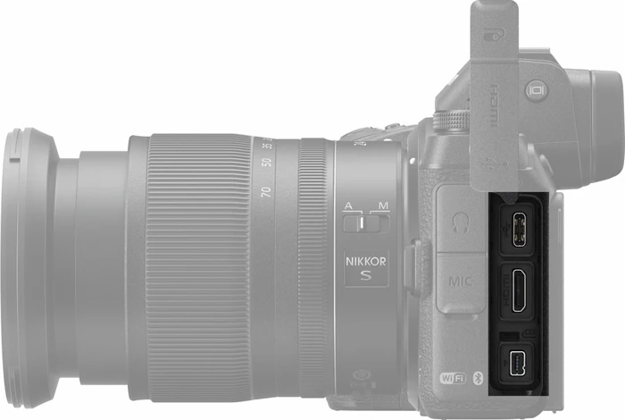 Nikon Z 6 mit Objektiv Z 24-70mm 4.0 S und Speicherkarte