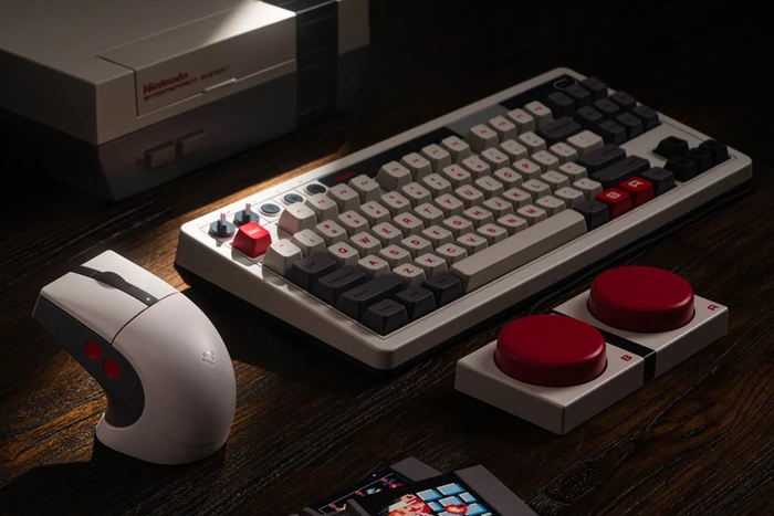 8BitDo Retro R8 Mouse mit Ladestation, N Edition, grau/rot, USB/Bluetooth
