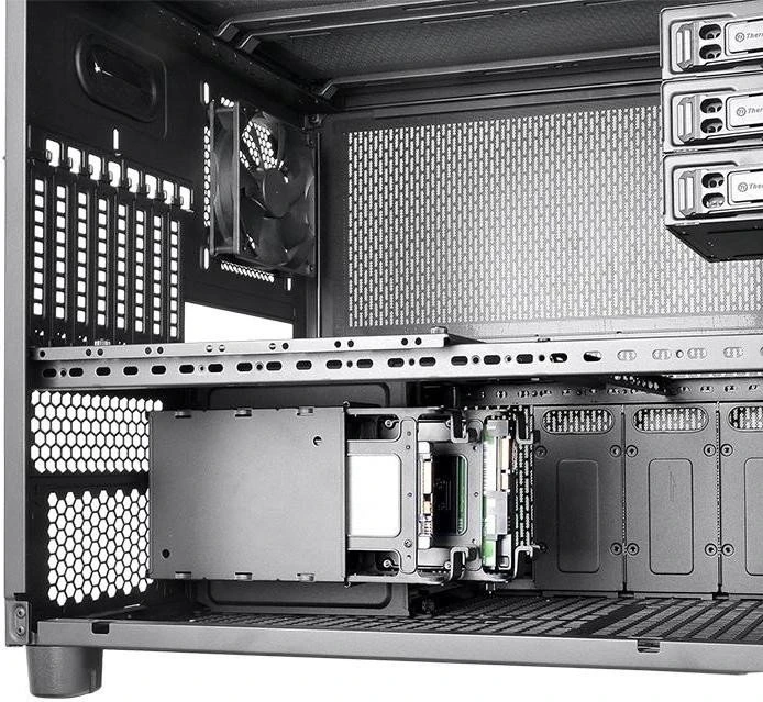 Thermaltake Core X5, Acrylfenster