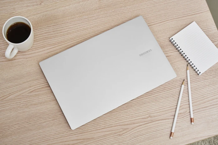 Samsung Galaxy Book Pro 15, Mystic Silver, Core i7-1165G7, 16GB RAM, 512GB SSD, DE