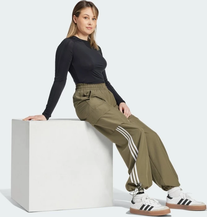 adidas Originals Adicolor Cargo Trainingshose lang olive strata (Damen)