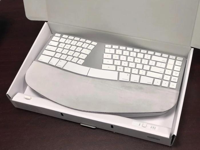 Matias Sculpted Ergonomic Rechargeable Keyboard for Mac, silber, USB, DE