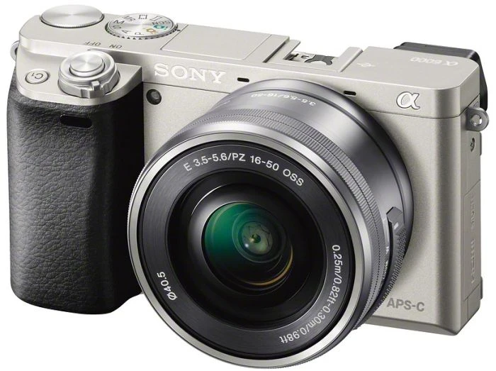 Sony Alpha 6000 silber mit Objektiv E PZ 16-50mm 3.5-5.6 OSS