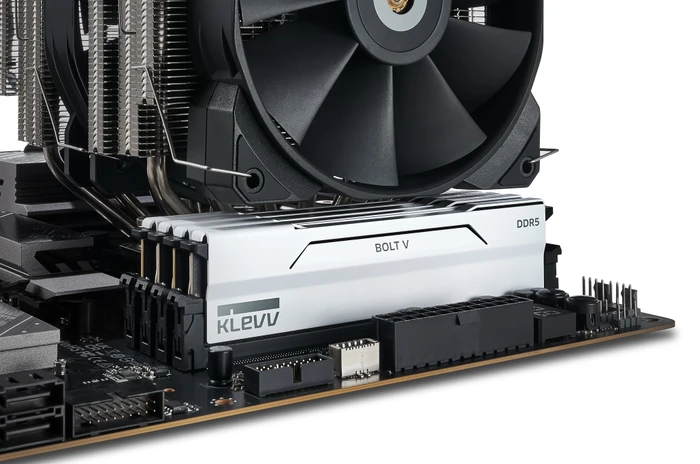 Klevv Bolt V Pure White UDIMM 32GB Kit, DDR5-6000, CL28-36-36-76