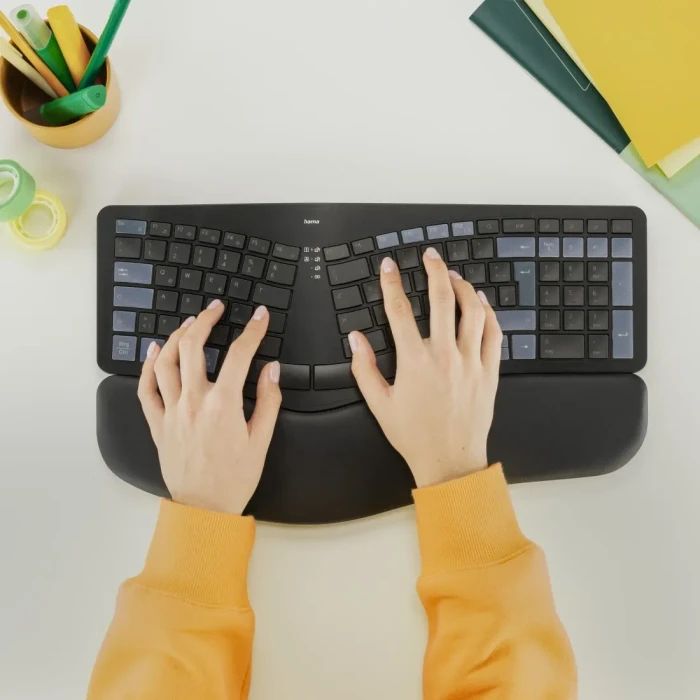 Hama WK-900 Ergo Multi-Device Tastatur, schwarz, LEDs weiß, mit Handballenauflage, USB/Bluetooth, DE