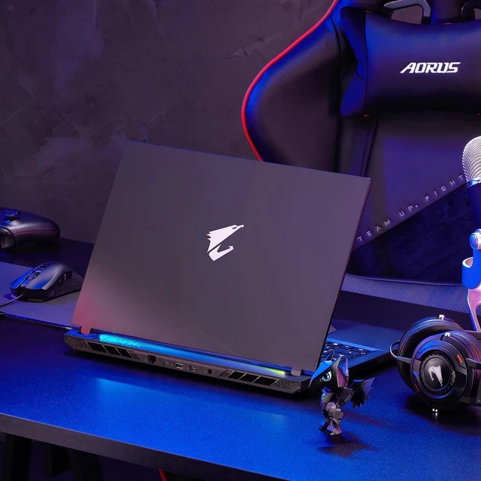 GIGABYTE AORUS 17, Core i7-13620H, 16GB RAM, 1TB SSD, GeForce RTX 4070, DE