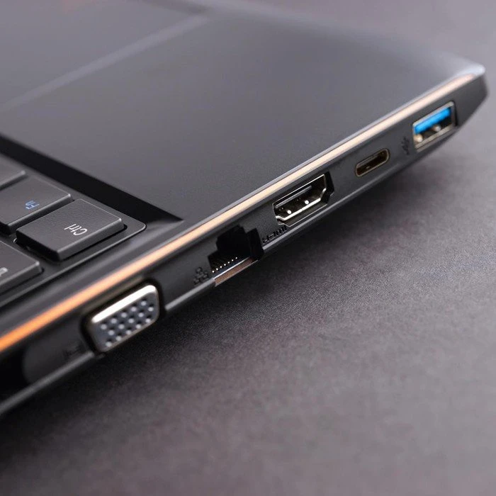 GIGABYTE P55W v5, Core i7-6700HQ, 8GB RAM, 128GB SSD, 1TB HDD, GeForce GTX 970M, DE