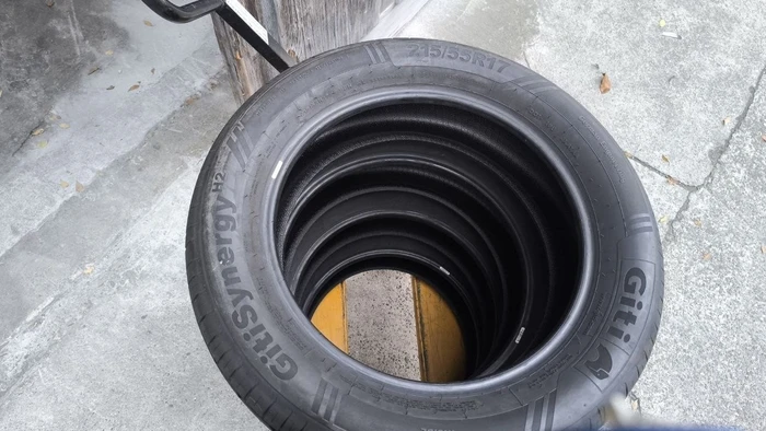 Giti Tire GitiSynergy H2 215/55 R17 98H XL