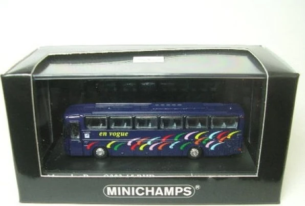 Minichamps Mercedes-Benz O303 (RHD) En Vogue