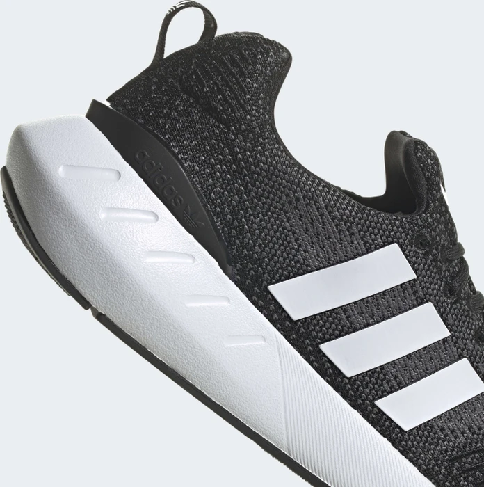 adidas Swift Run 22 core black/cloud white/grey five