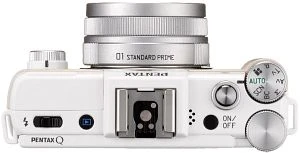 Pentax Q weiß mit Objektiv Q 02 Standard Zoom 5-15mm 2.8-4.5 AL