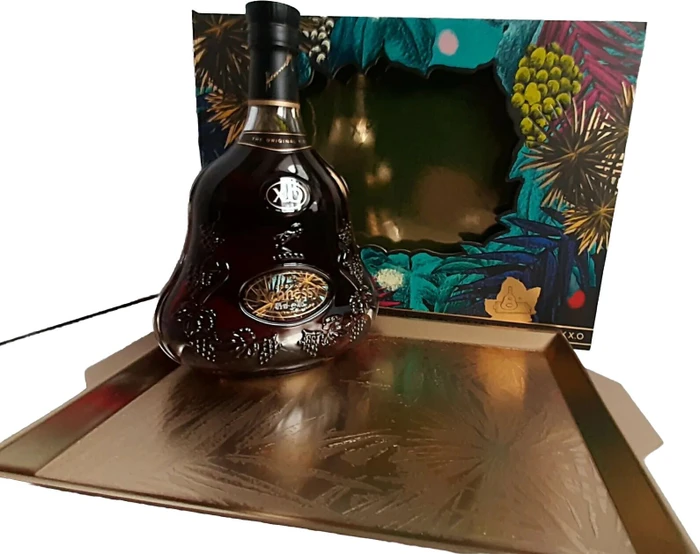 Hennessy X.O. Holidays Giftbox by Julien Colombier 700ml