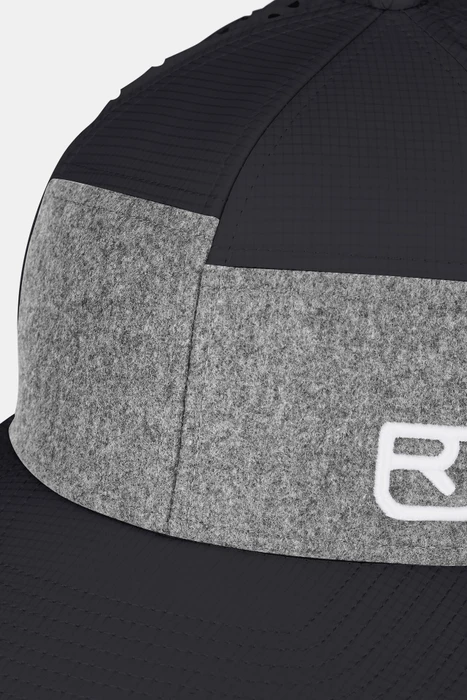 Ortovox Logo Air Trucker Kappe black raven