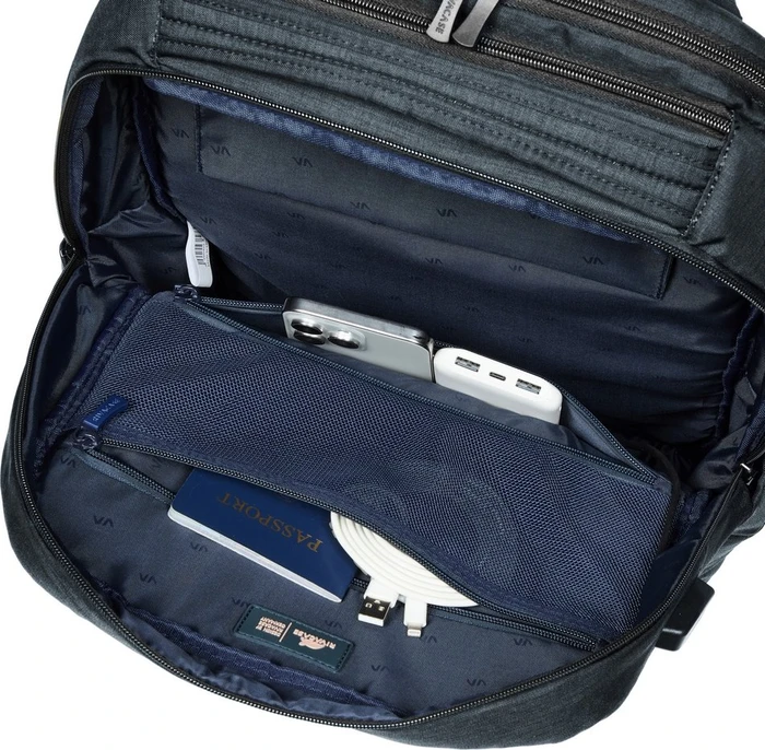 RivaCase 8365 Biscayne ECO 17.3" carry-on Laptop-Rucksack, schwarz