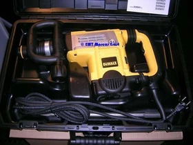 DeWalt D25832K Elektro-Meißelhammer inkl. Koffer