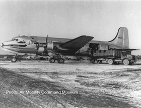 Herpa U.S. Army Air Forces Douglas C-54M Skymaster 513th Air Transport Group (MATS) Rhein Main AB Berlin Airlift70th Anniversary Edition