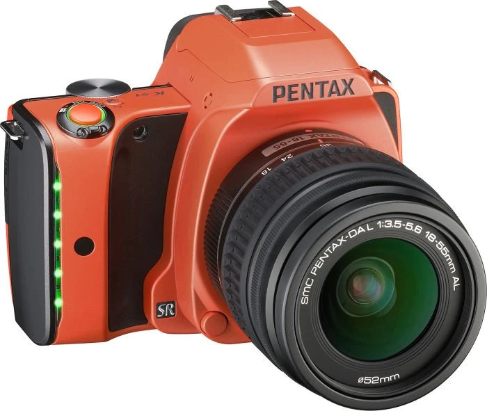 Pentax K-S1 orange mit Objektiv smc DA L 18-55mm 3.5-5.6 AL