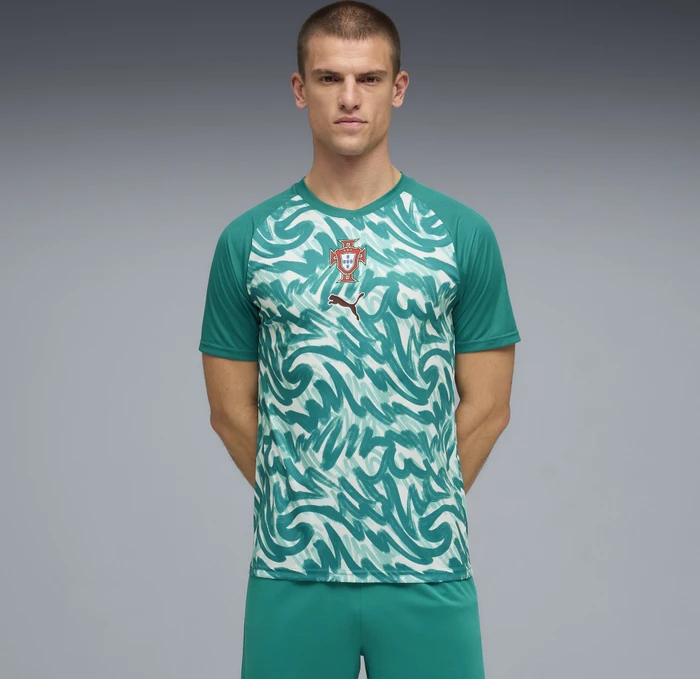 Puma FIFA WM 2026 Portugal Aufwärmtrikot kurzarm green lagoon/ruby shimmer (Herren)