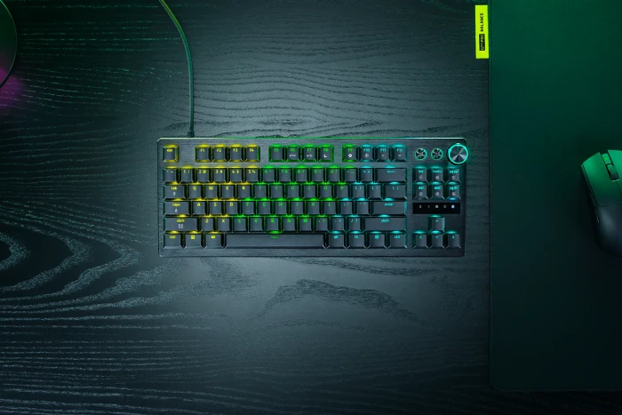 Razer Huntsman V3 Pro Low-profile Tenkeyless 8KHz, schwarz, LEDs RGB, Razer Low-Profile Analog Optical Switch, USB, DE