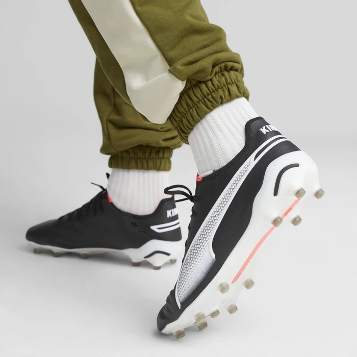 Puma King Ultimate FG/AG puma black/puma white/fire orchid