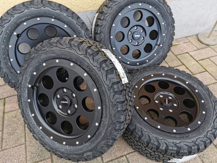 Delta 4x4 Klassik 8.5x18 6/114.3 ET30 (verschiedene Farben)