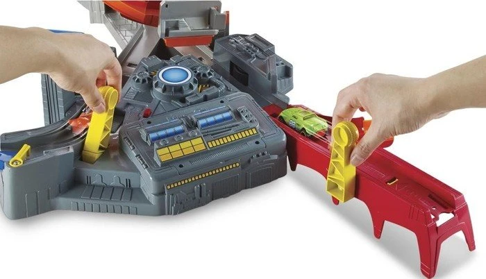 Mattel Hot Wheels Mega-Crash Superbahn
