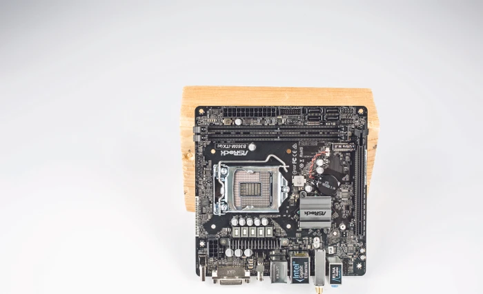 ASRock B360M-ITX/ac (Intel 1151 v2)