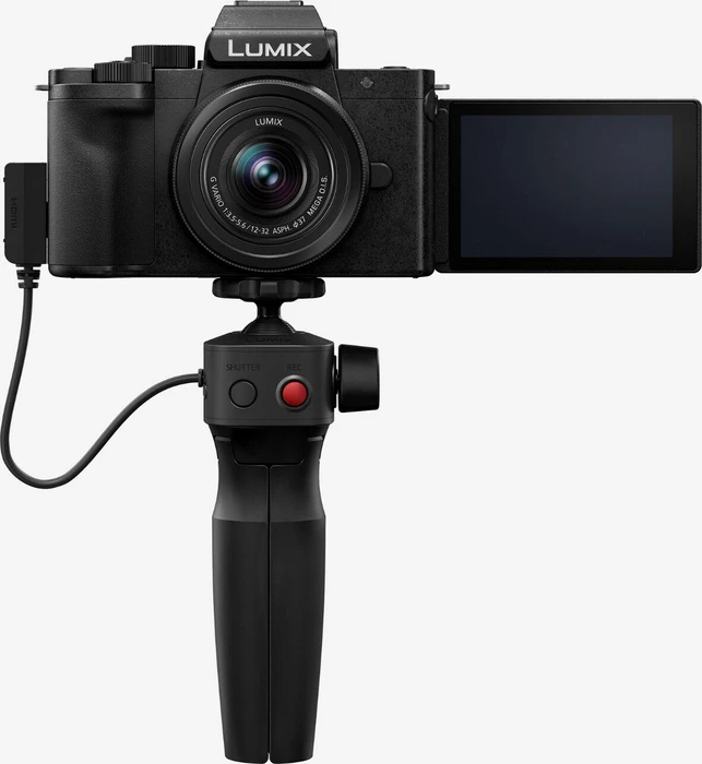 Panasonic Lumix DC-G100 mit Objektiv Lumix G Vario 12-32mm 3.5-5.6 ASPH OIS und Stativgriff