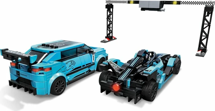 LEGO Speed Champions - Formula E Panasonic Jaguar Racing GEN2 car & Jaguar I-PACE eTROPHY