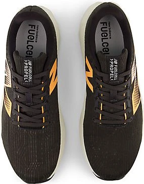 New Balance FuelCell Propel v5 black/hot mango/black cement (Herren)