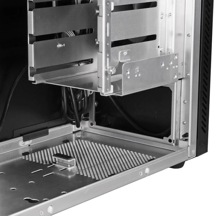 Lian Li PC-A05FNA silber, schallgedämmt