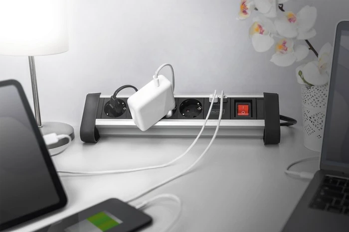 Digitus Office Tisch-Steckdosenleiste, 4-fach, 2x USB-A, 1.5m