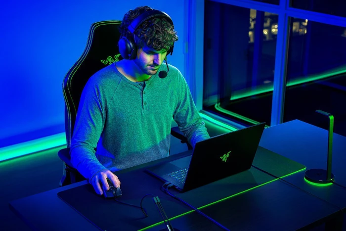 Razer Blade 15 Advanced Edition (Early 2021) - QHD/240Hz, Core i7-10875H, 32GB RAM, 1TB SSD, GeForce RTX 3080, EU