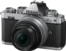 Nikon Z fc silber/schwarz mit Objektiv Z DX 16-50mm 3.5-6.3 VR