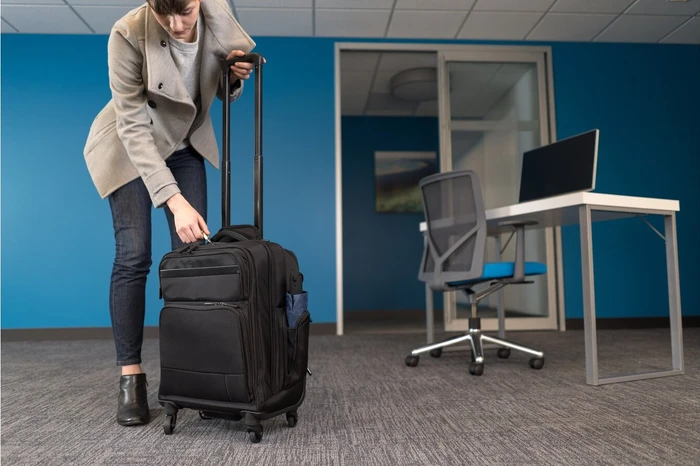 Kensington Contour 2.0 Pro Overnight 17" Laptop Trolley schwarz