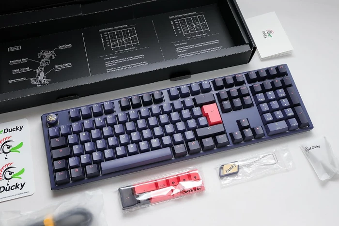 Ducky One 3, Cosmic Blue, PBT, LEDs RGB, MX SILENT RGB RED, USB, UK