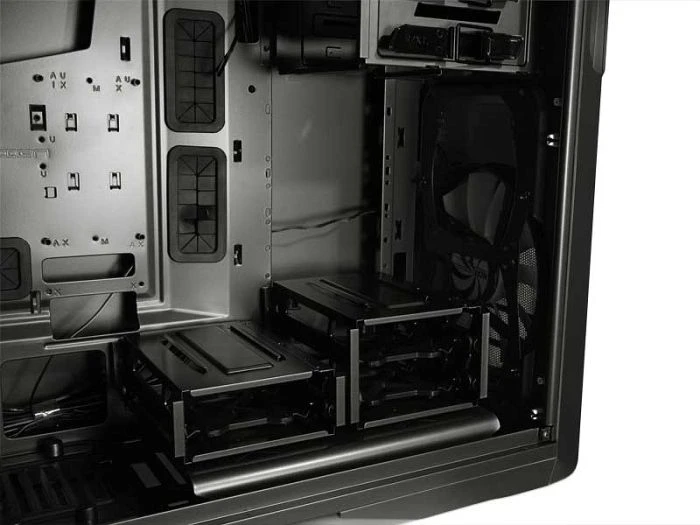 NZXT Phantom 630 Gunmetal, Acrylfenster